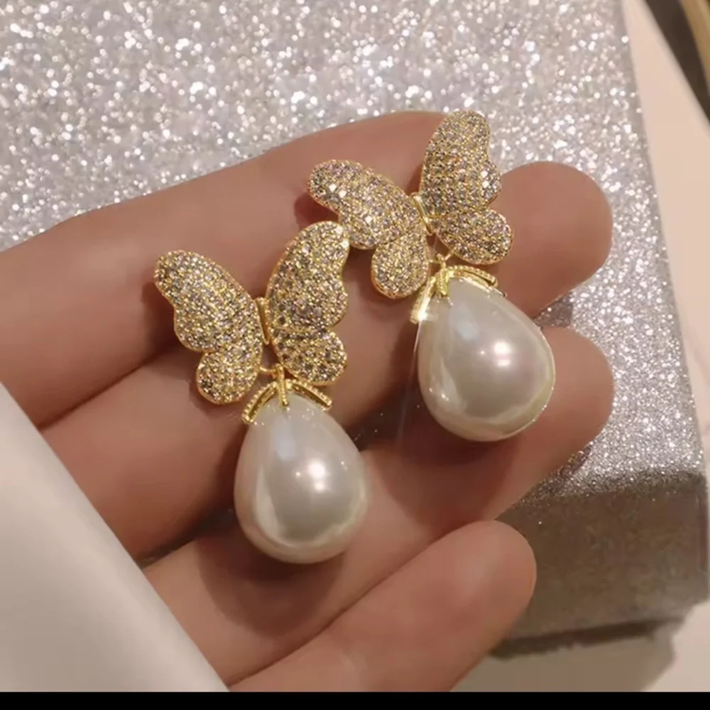 Vintage Butterfly Pearl Gold Timeless Earrings